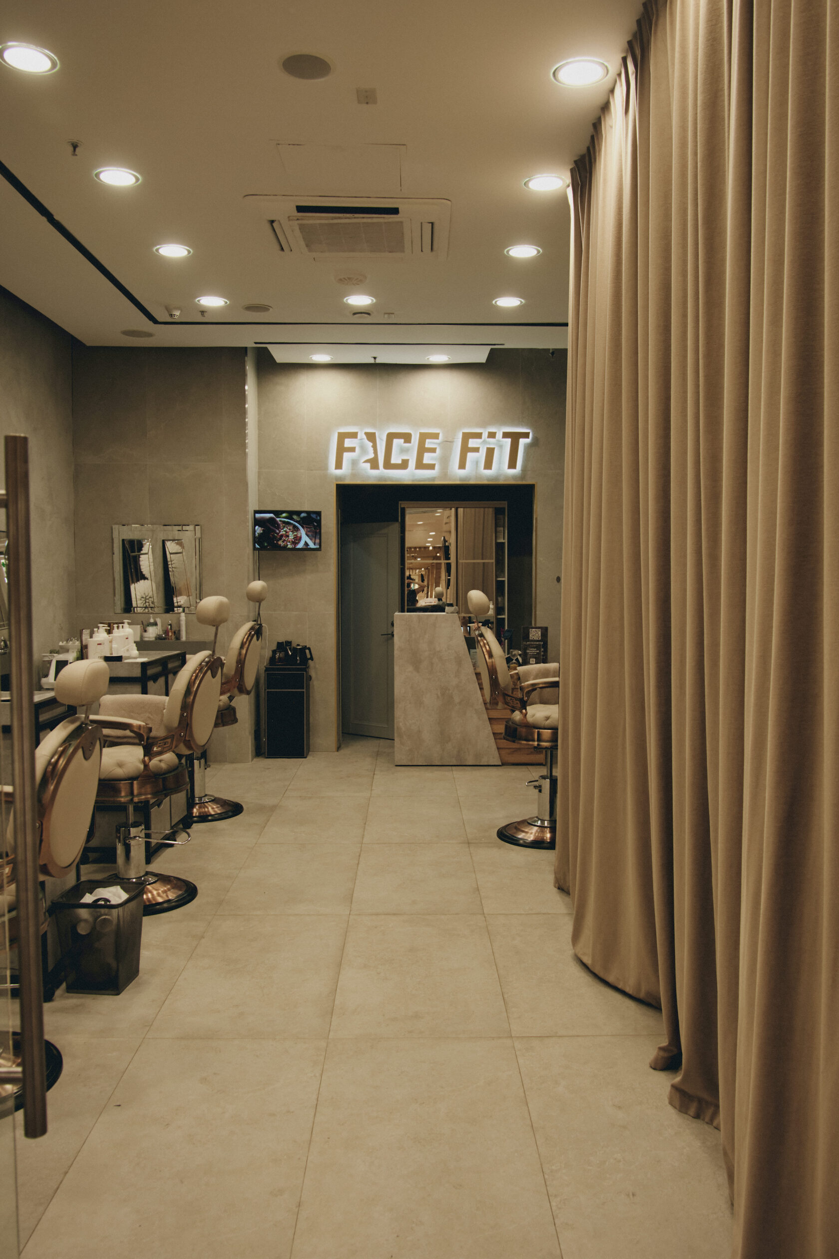 Интерьер студии FaceFit